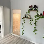 Airport Forest Хостел *