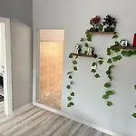 Airport Forest Хостел *